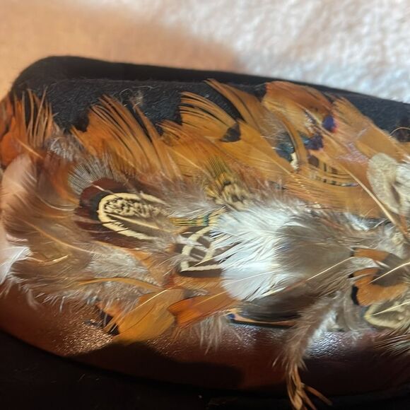 Vintage de luxe quality hat with feathers small - Picture 3 of 8